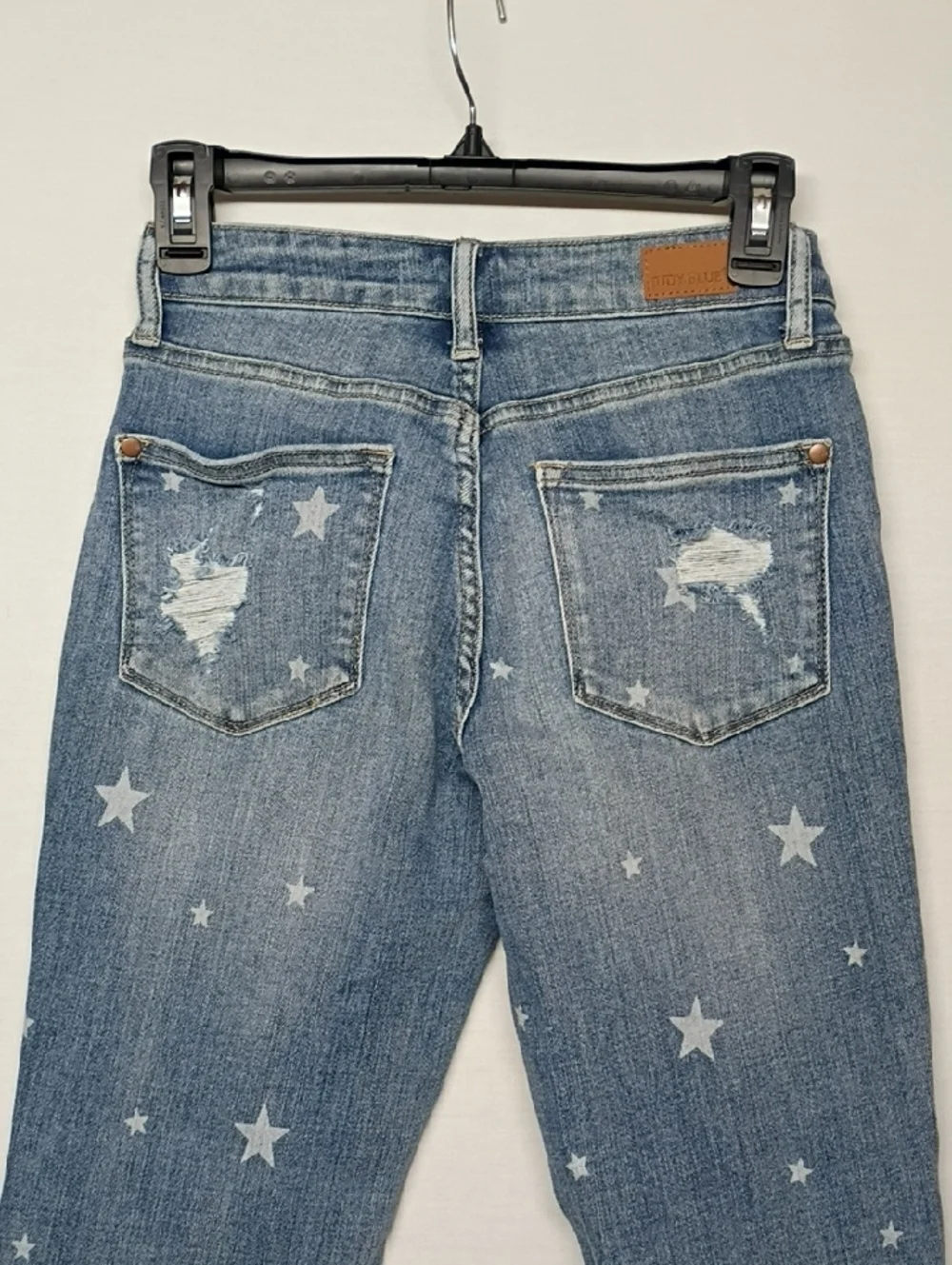 Judy Blue Star-Print Distressed Boyfriend Jeans
